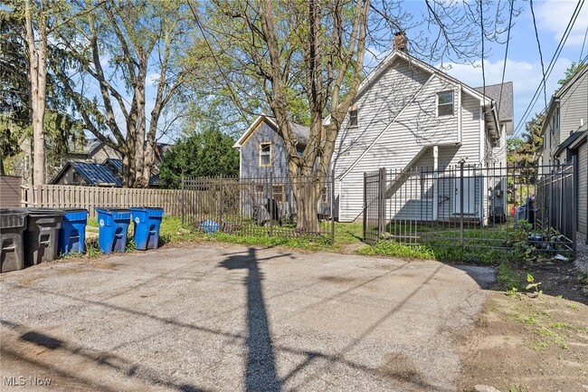 Building Photo - 3915 John Ave