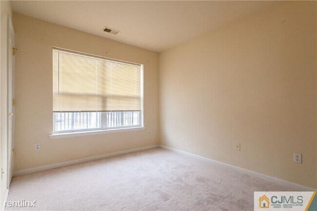Building Photo - 3 br, 2 bath Condo - 1317 Fernwood Court