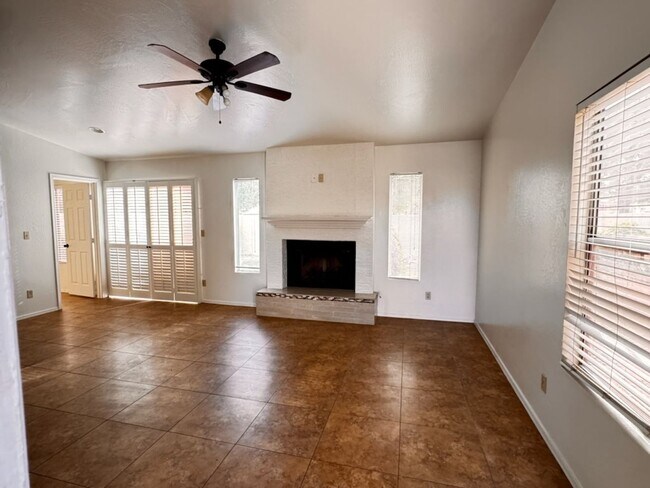 Building Photo - 2+ Mesa Rental