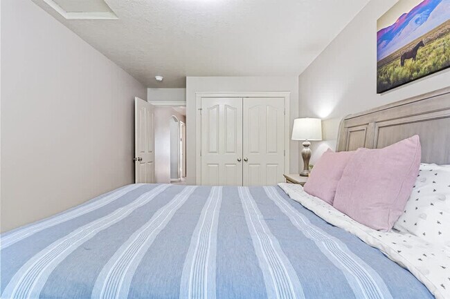 Building Photo - 2480 W San Remo Ct