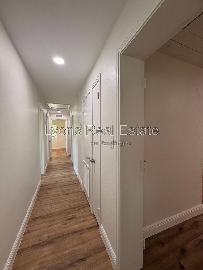 Building Photo - 10621 McGregor Blvd