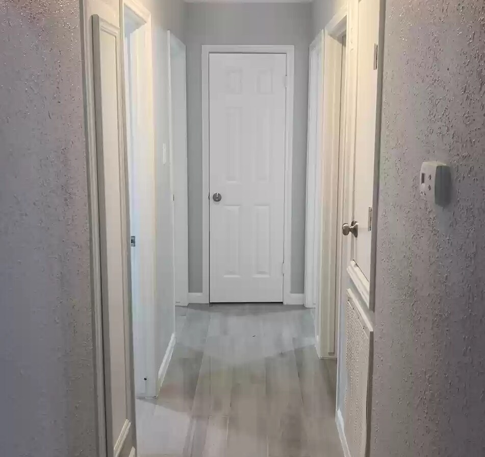Hall Way - 10335 Glenkirk Dr
