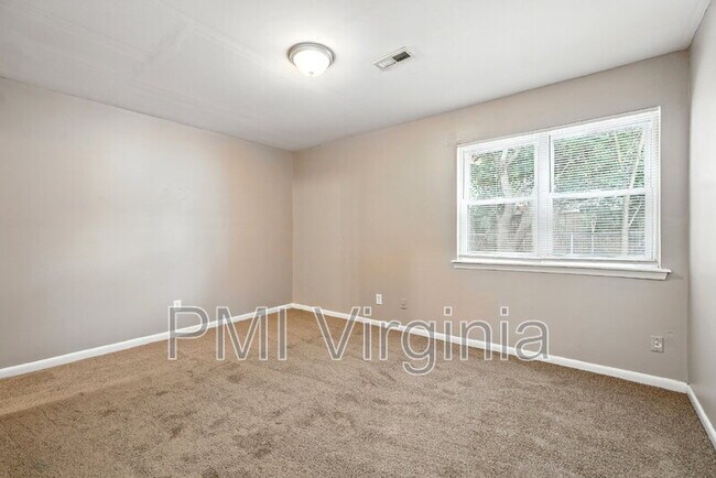 Building Photo - 1076 Dubose Dr