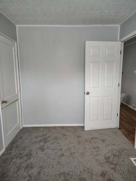 Building Photo - 1936 Shaftesbury Rd