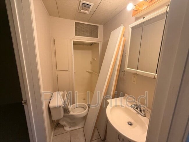 Building Photo - 505 N Broughton St