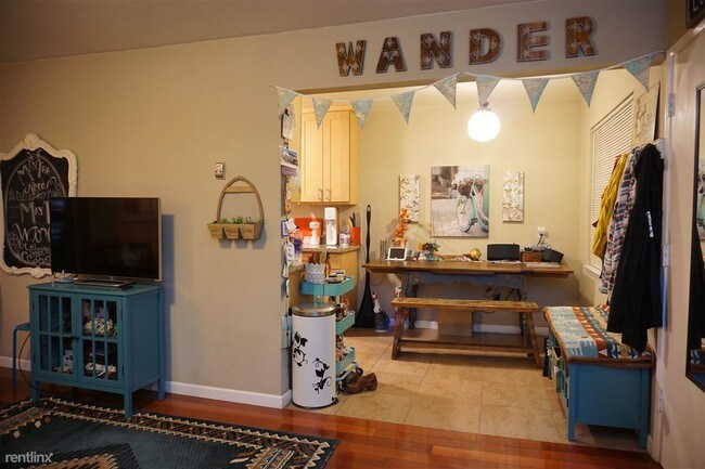 Building Photo - 660 Roble Ave