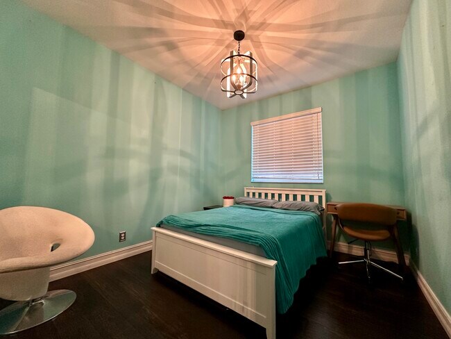 Building Photo - 9687 Springlake Cir