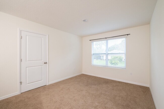 Building Photo - Spacious 5BR House in Gainesville