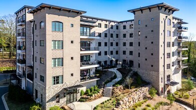 Building Photo - Condo Available Downtown Greenville!