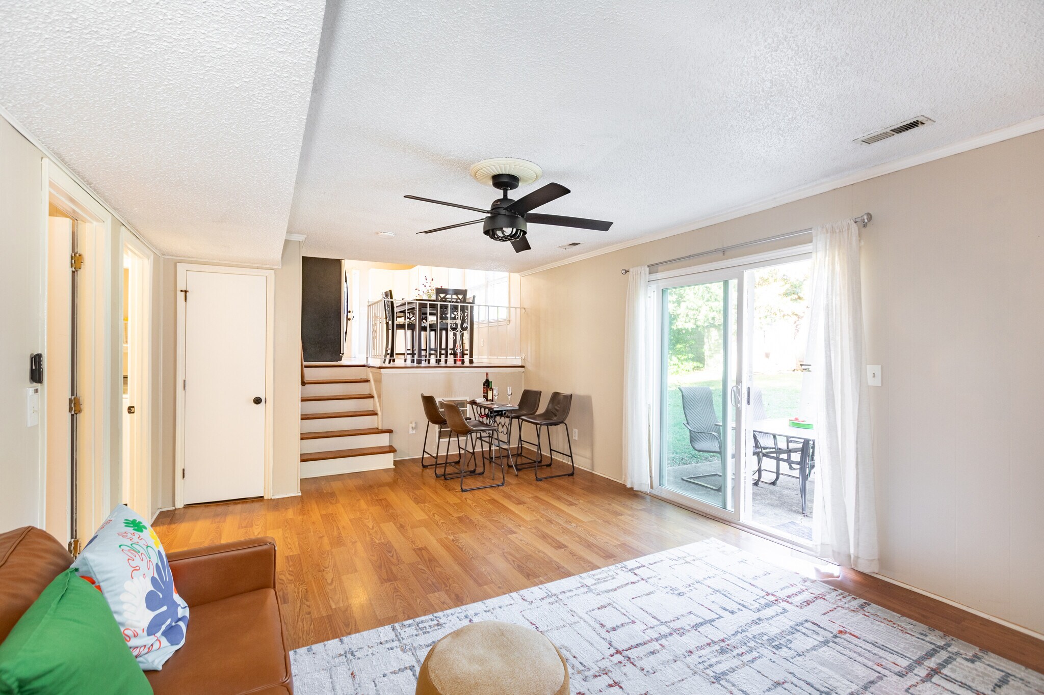 Building Photo - 6012 Old Coach Rd