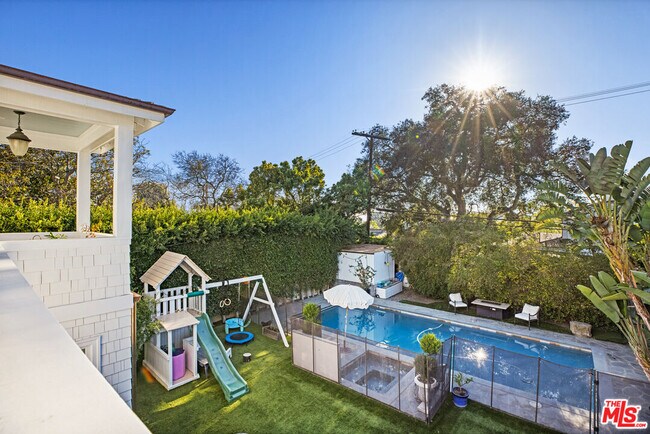 Building Photo - 765 N Almar Ave