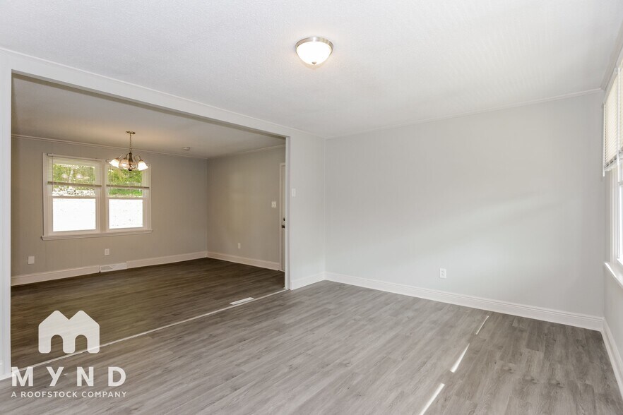 Building Photo - 310 Witten Ln