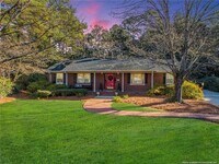 Building Photo - 2616 Westchester Dr