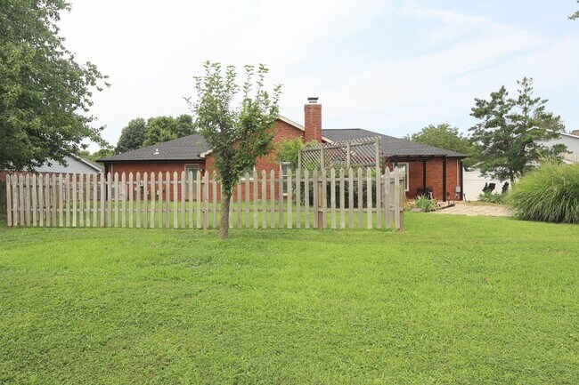 Building Photo - 8231 Lake Terrace Dr