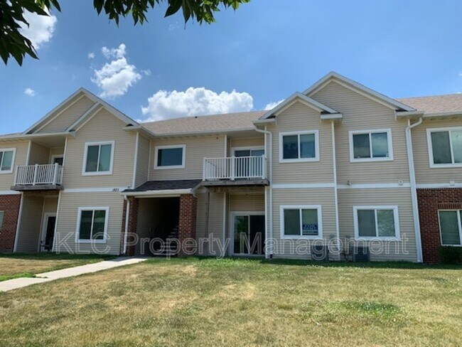 Primary Photo - 1825 SW White Birch Cir