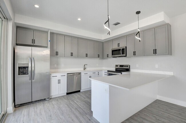 Building Photo - Yamato Villas Townhomes - Boca Raton