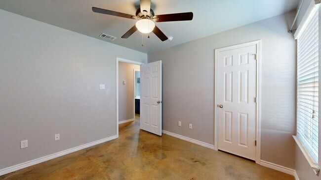 Building Photo - 2904 Starlight Dr