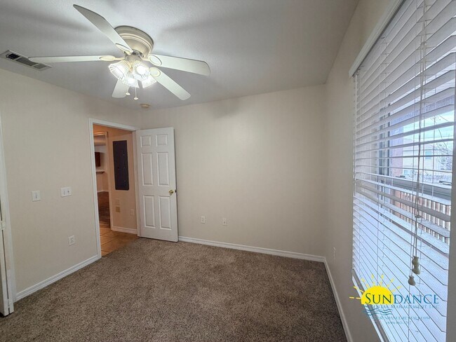 Building Photo - Updated 2 Bedroom in great Fort Walton Beach location!
