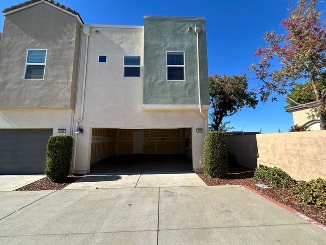 Primary Photo - 3998 E Commerce Way