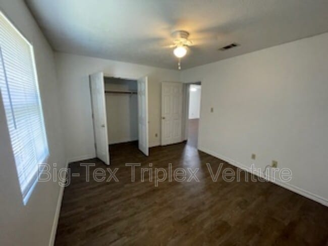 Building Photo - 283 N Pecan St