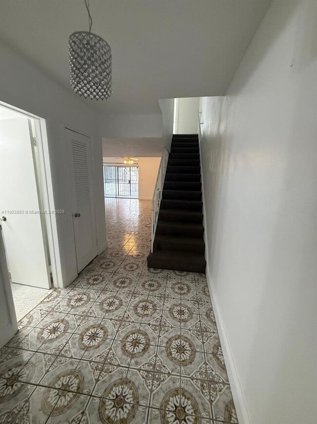 Building Photo - 1630 W 74th St