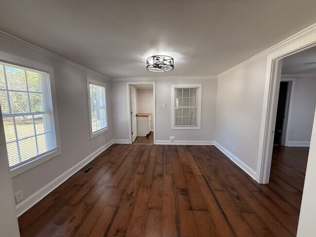 Building Photo - Country Charm Meets Modern Updates