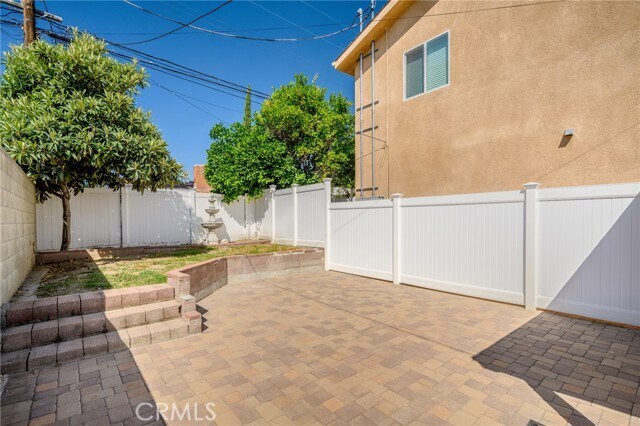 Building Photo - 11243 Paso Robles Ave