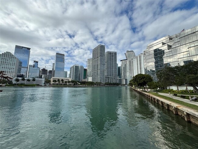 Building Photo - 540 Brickell Key Dr