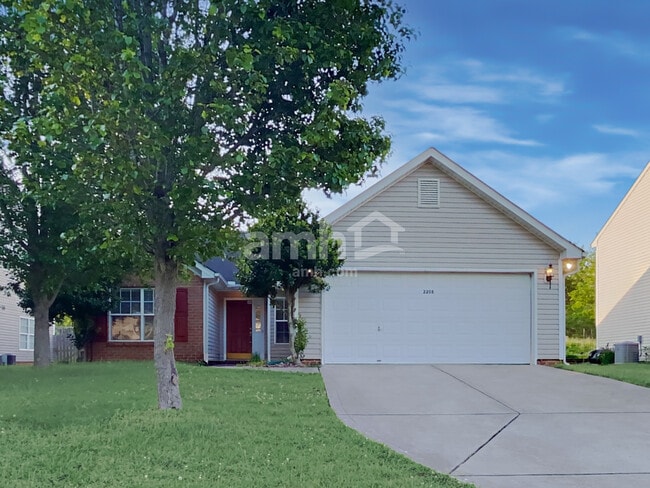 Building Photo - 2208 Thorn Crest Dr