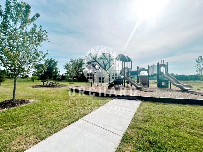 Building Photo - 2002 E Brookview Dr