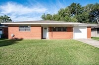 Building Photo - 1908 Peachwood Dr