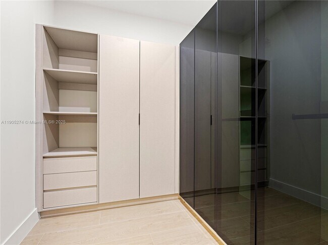 Building Photo - 543 NE 109th St