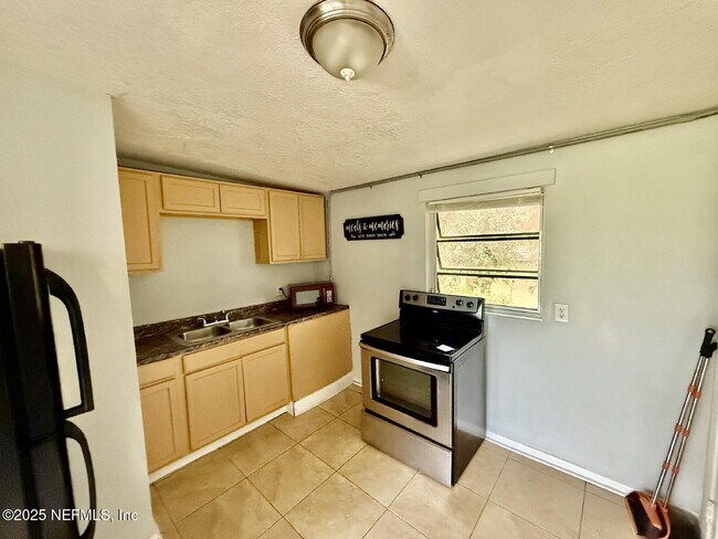 Building Photo - 2719 Fairfax St