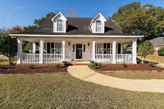 Building Photo - Creole Style 3 Bed 2.5 Bath Home on Oversized Lot