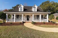 Building Photo - Creole Style 3 Bed 2.5 Bath Home on Oversized Lot