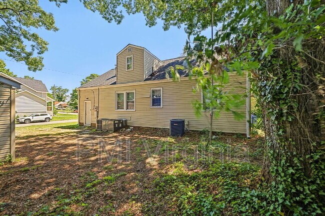 Building Photo - 3841 Chatham Cir