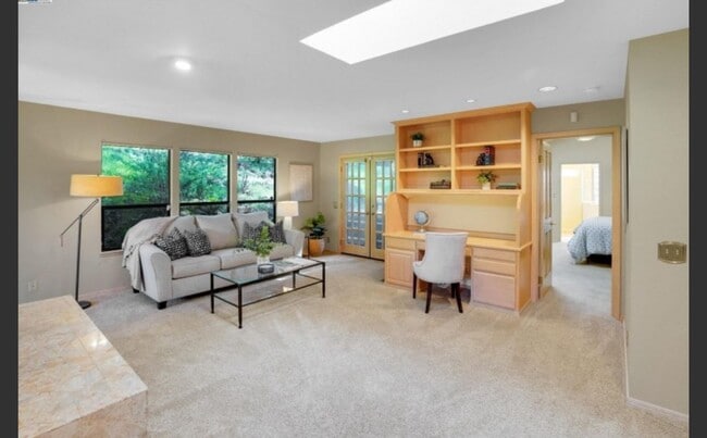 Building Photo - Beautiful and Quiet 3 bedroom 3 bath home ...