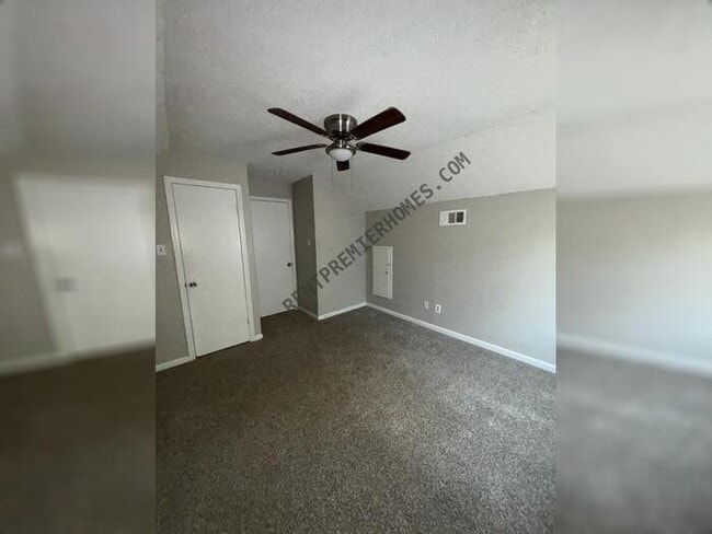 Building Photo - 205 Otter Pl