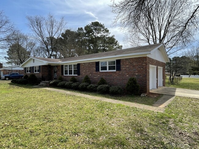Building Photo - 8413 Old Madison Pike