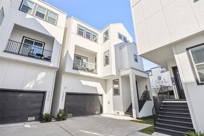 Building Photo - 1127 W 16th St