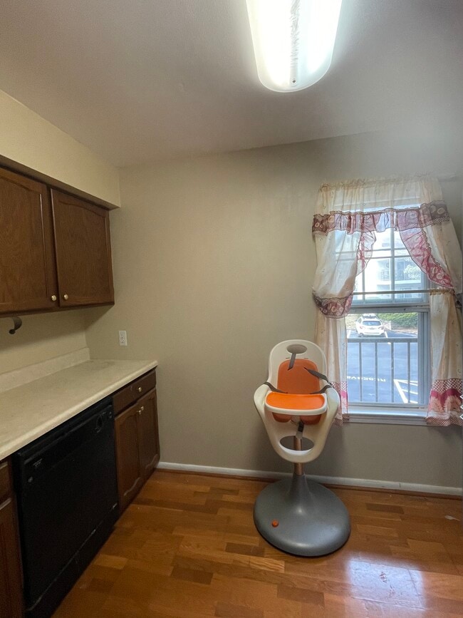 Building Photo - 280 Valley Stream Ln