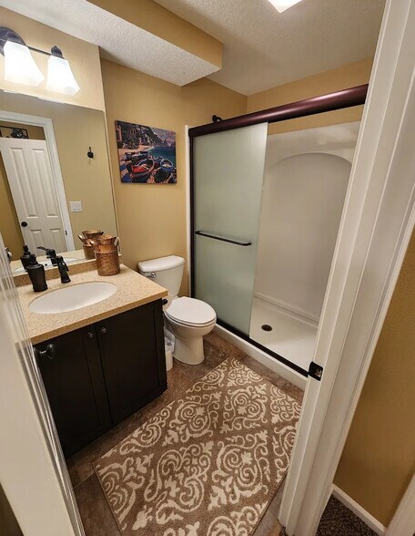 Building Photo - 210 NE 12th Street Pl