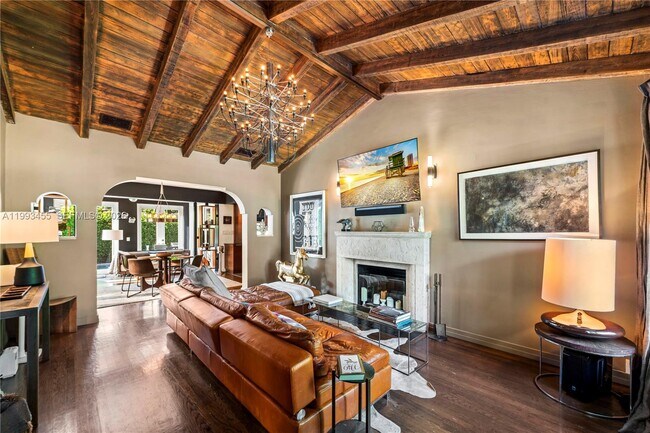 Building Photo - 738 NE 72nd Terrace