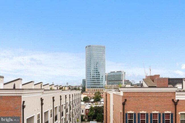 Building Photo - 600 S 24th St