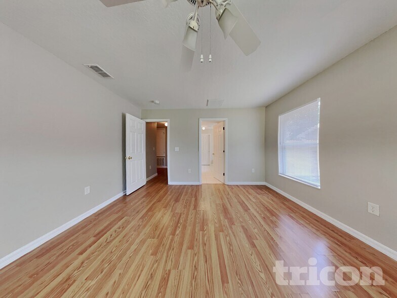 Building Photo - 1193 Sanger Ave