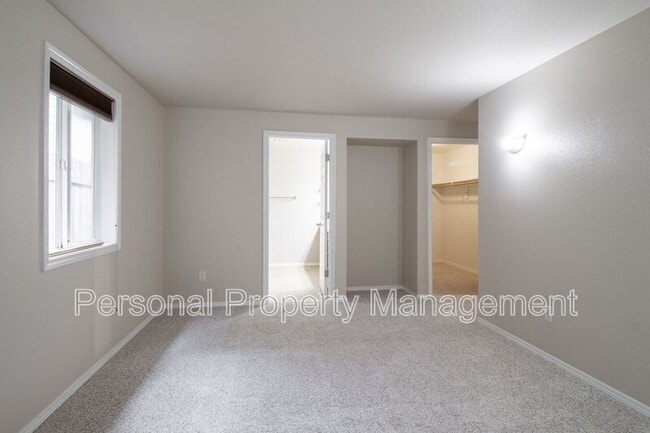 Building Photo - 2443 NW Norwood St