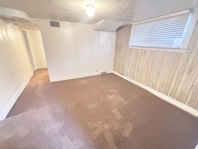 Building Photo - 132 S 200 E