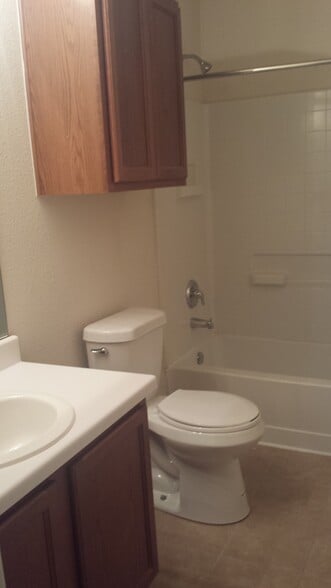 Attached master bath - 5713 Abby Ann Ln