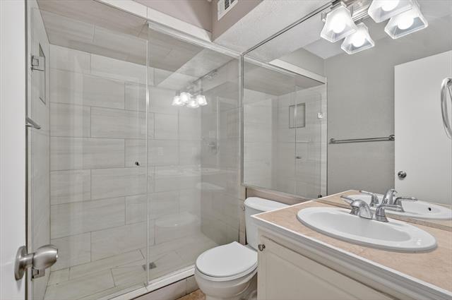 Building Photo - 5932 Sandhurst Ln