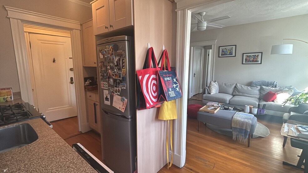 Building Photo - 110 Riverway